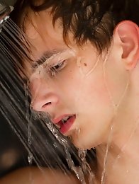 Jasper Robinson gets a surprise visitor while taking his morning shower.